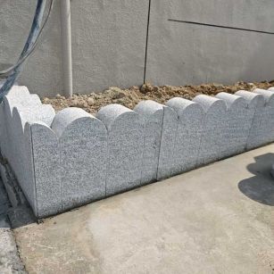 克拉玛依 芝麻白花岗岩花边石铺装效果图