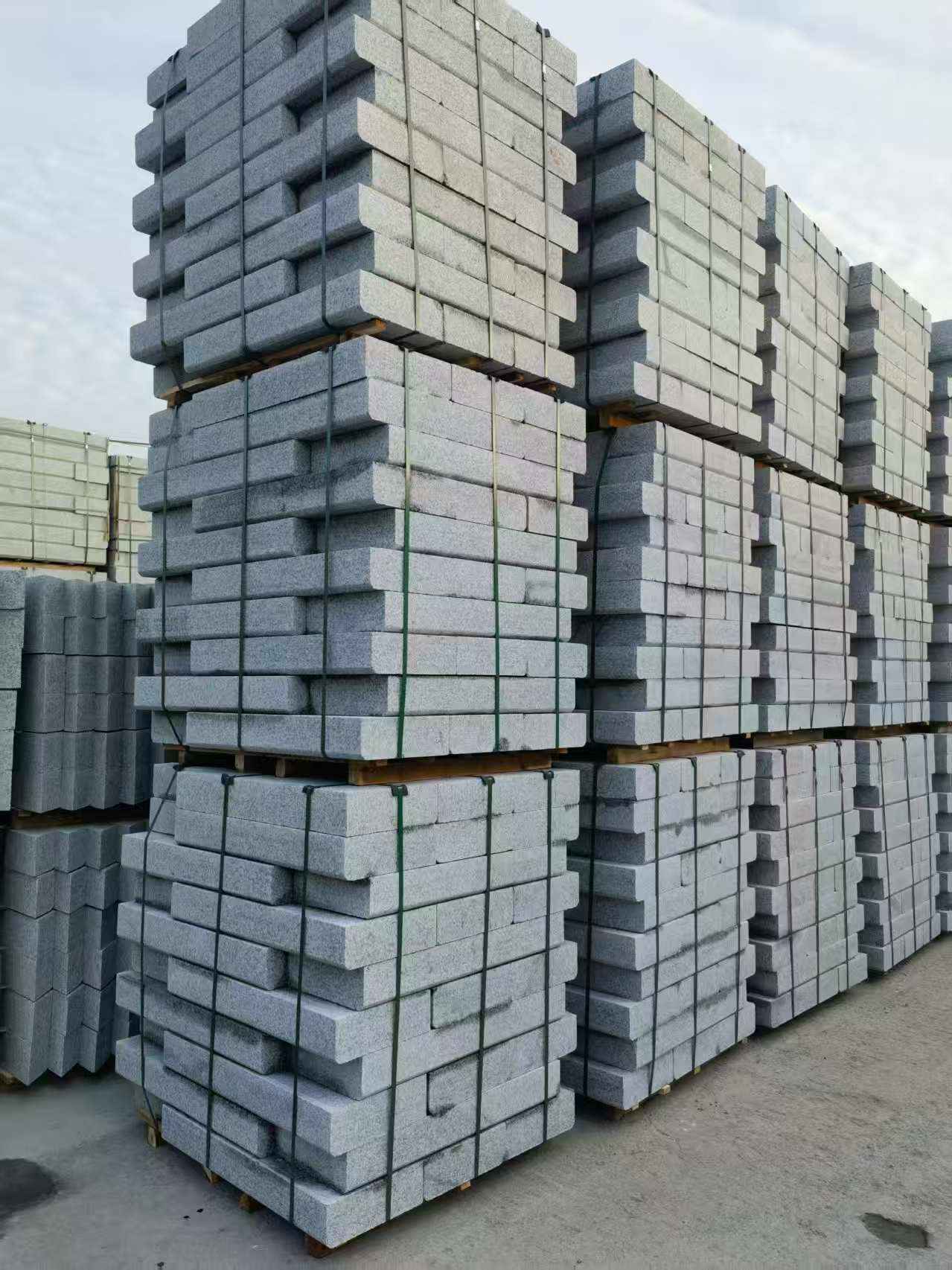 克拉玛依 路沿石（路侧石），颜色一致，尺寸标准