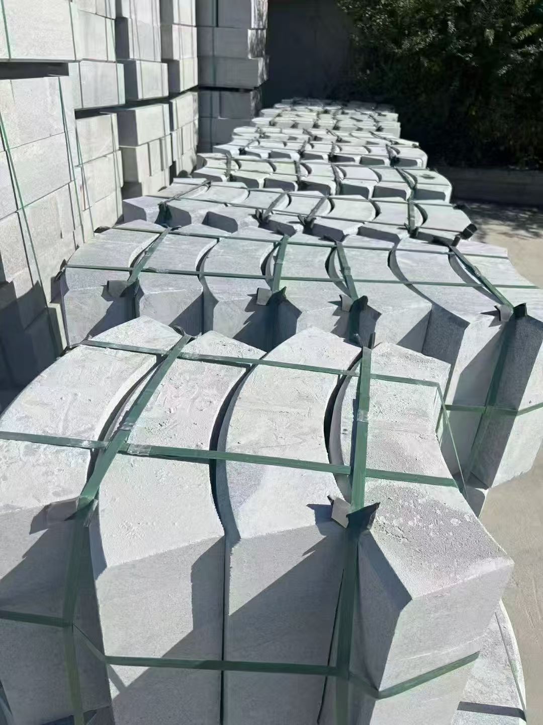 克拉玛依 芝麻灰弧形路沿石