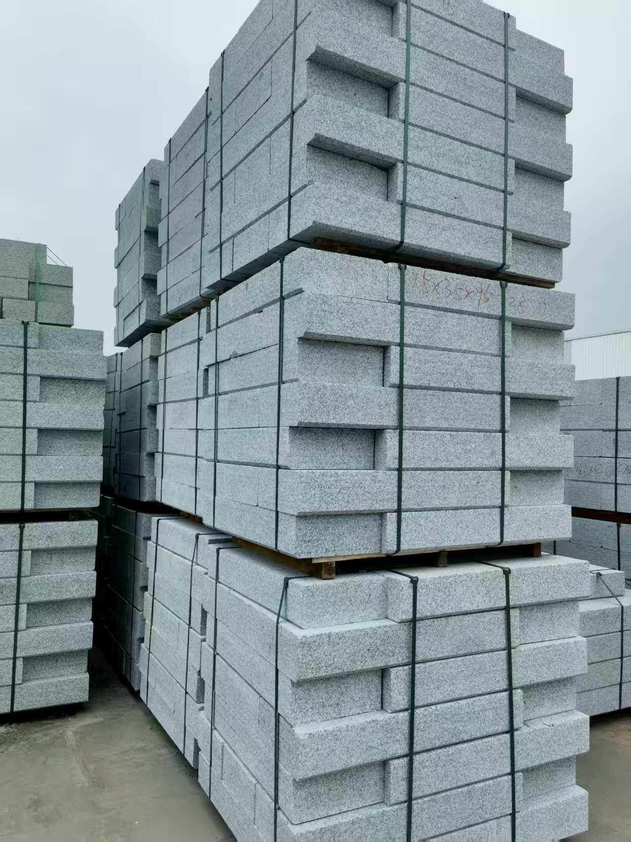 克拉玛依 路沿石，板板正正的路沿石