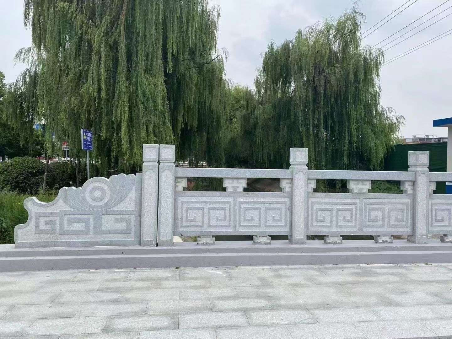 克拉玛依 芝麻灰桥栏杆、河道栏杆安装效果